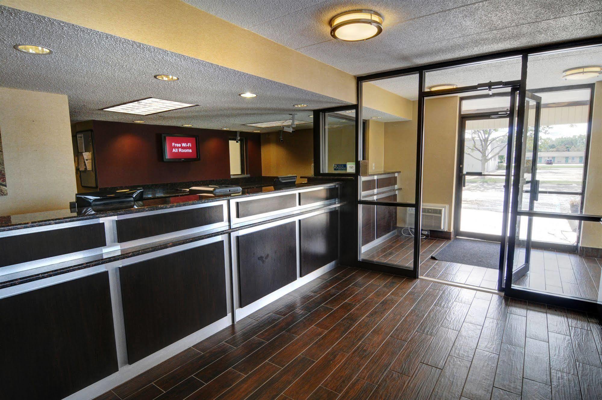 American Inn & Suites Bishop Airport Флинт Экстерьер фото